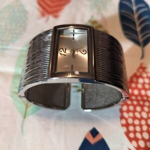 Stylish Silver Watch with Textured Band